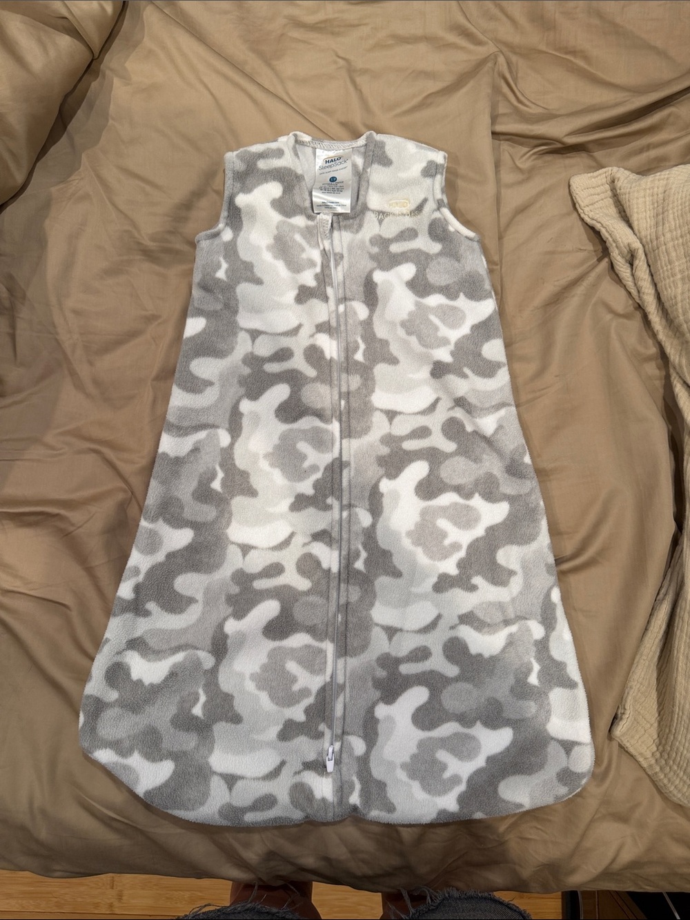 Halo Sleepsack - Gray Camo Sleeveless Fleece - S